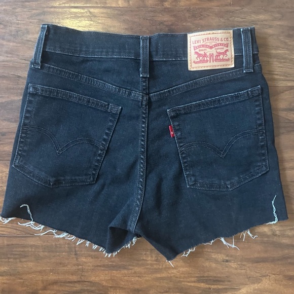 Levi’s Black High Rise Hypersoft Cutoff Frayed Denim Shorts NWT Size 27 - Picture 2 of 12